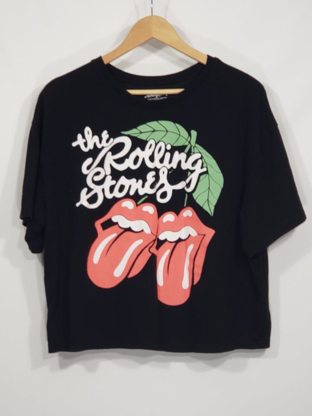 Rolling Stones  Black T-shirt  with Cherry Mouths Lips  Size Large 13-14